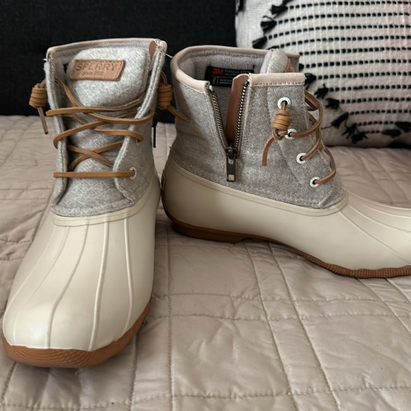 Sperry Women's Saltwater Wool Embossed Duck Boot size 7.5 oat - Picture 2 of 6
